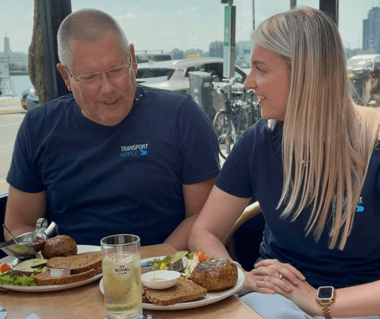 Facebook LinkedIn 2025 12